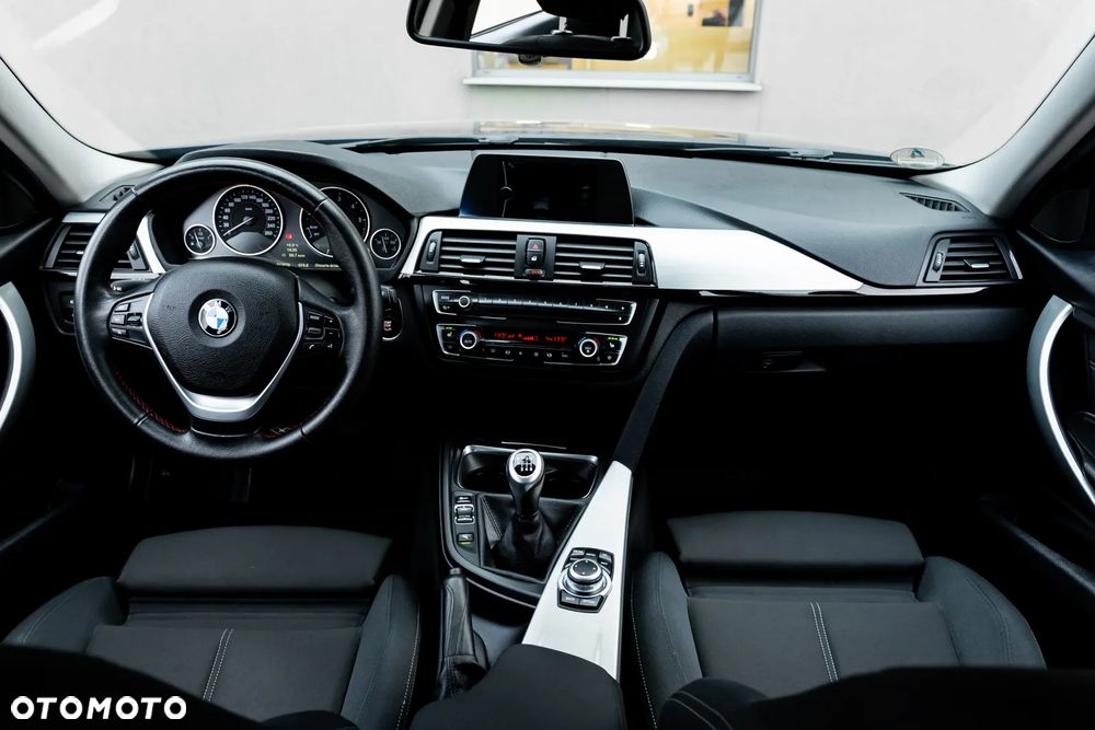 BMW Seria 3 320d DPF Edition Sport - 29