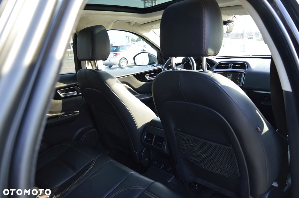 Jaguar F-Pace 30t AWD Prestige - 24