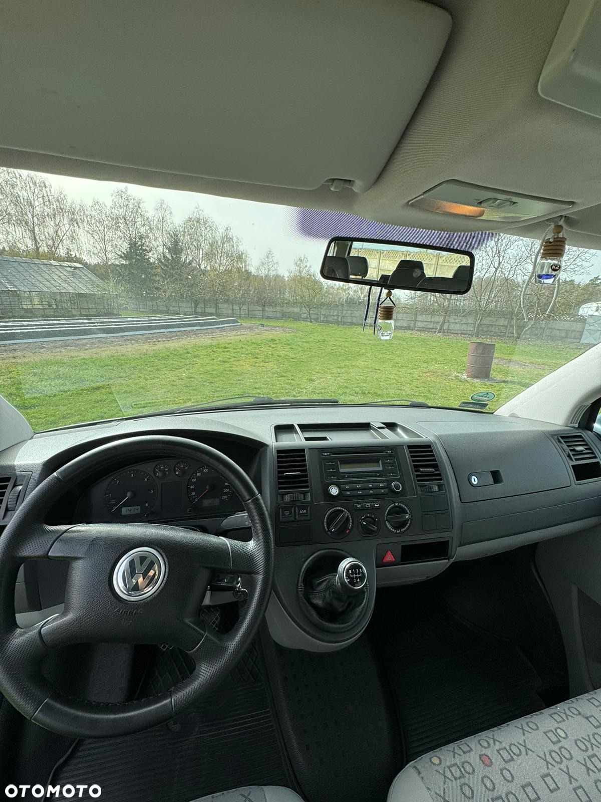 Volkswagen Caravelle - 13