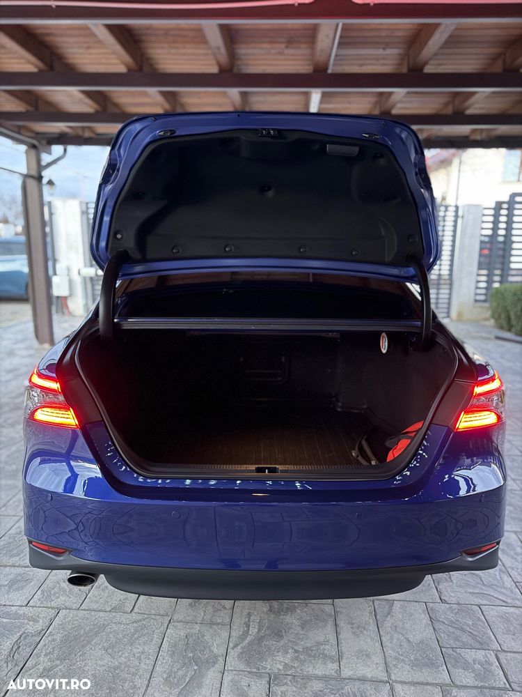 Toyota Camry 2.5 Hybrid Exclusive - 39