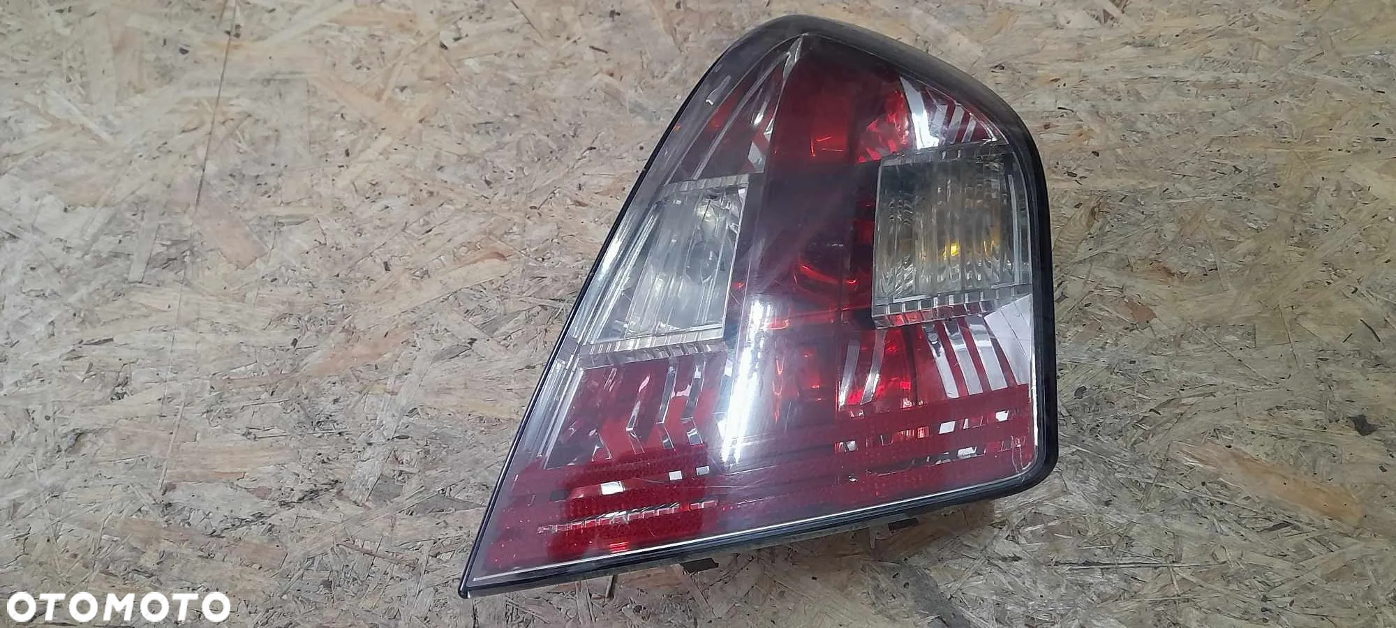 LAMPA  PRAWA LEWA  TYŁ FIAT STILO I HATCHBACK 3 D - 2