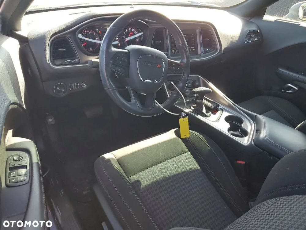 Dodge Challenger - 7