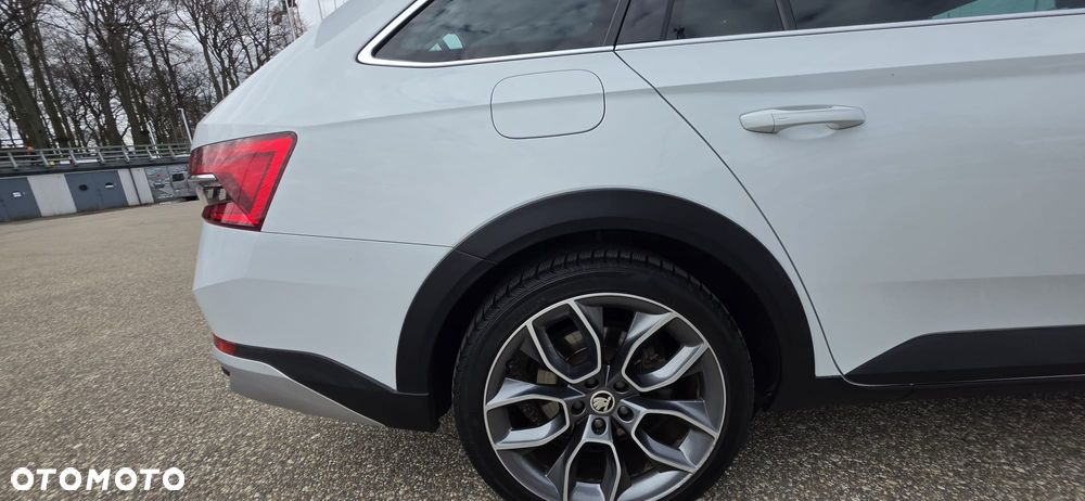 Skoda Superb 2.0 TDI SCR 4x4 Scout DSG - 26