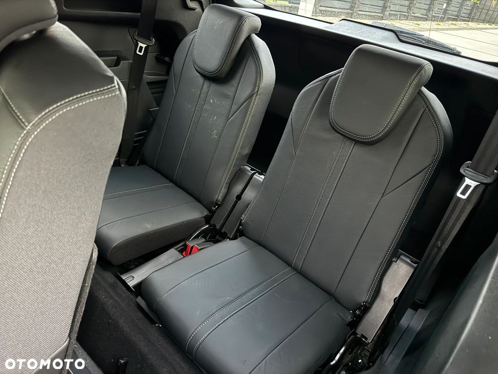 Peugeot 5008 1.6 PureTech Allure S&S EAT8 - 26