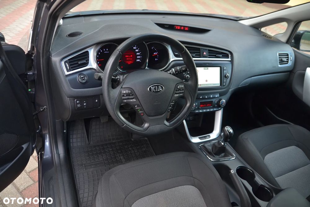 Kia Ceed 1.6 CRDi 136 ISG Dream Team Edition - 13