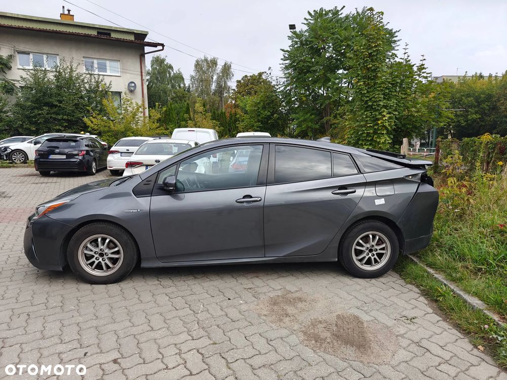Toyota Prius - 4