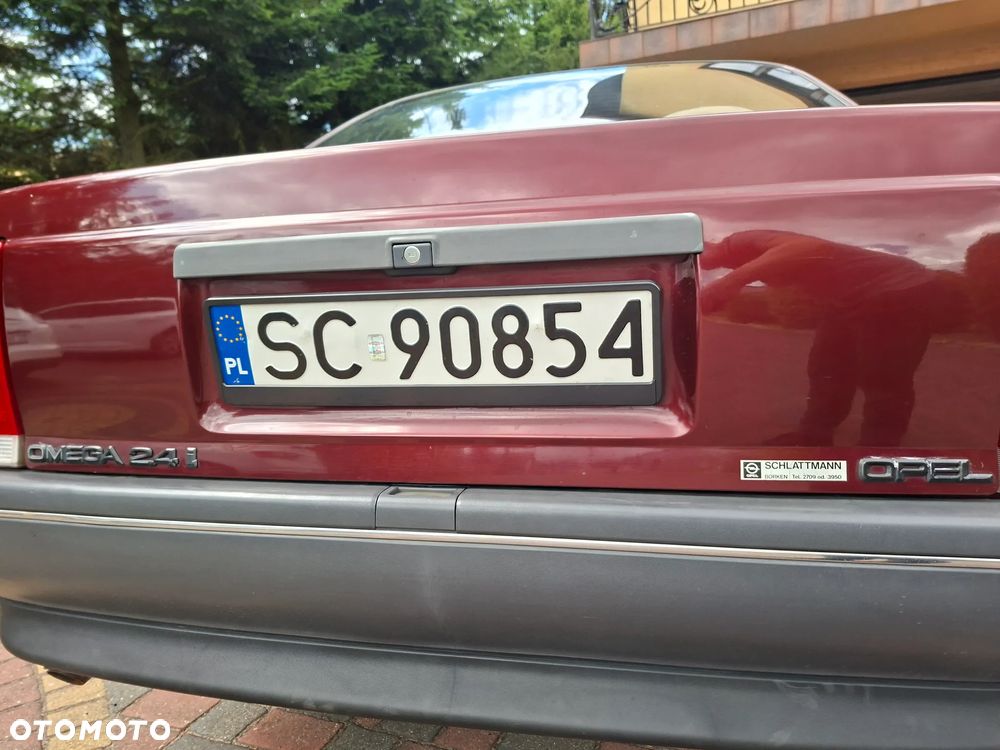 Opel Omega 2.4i GL - 14