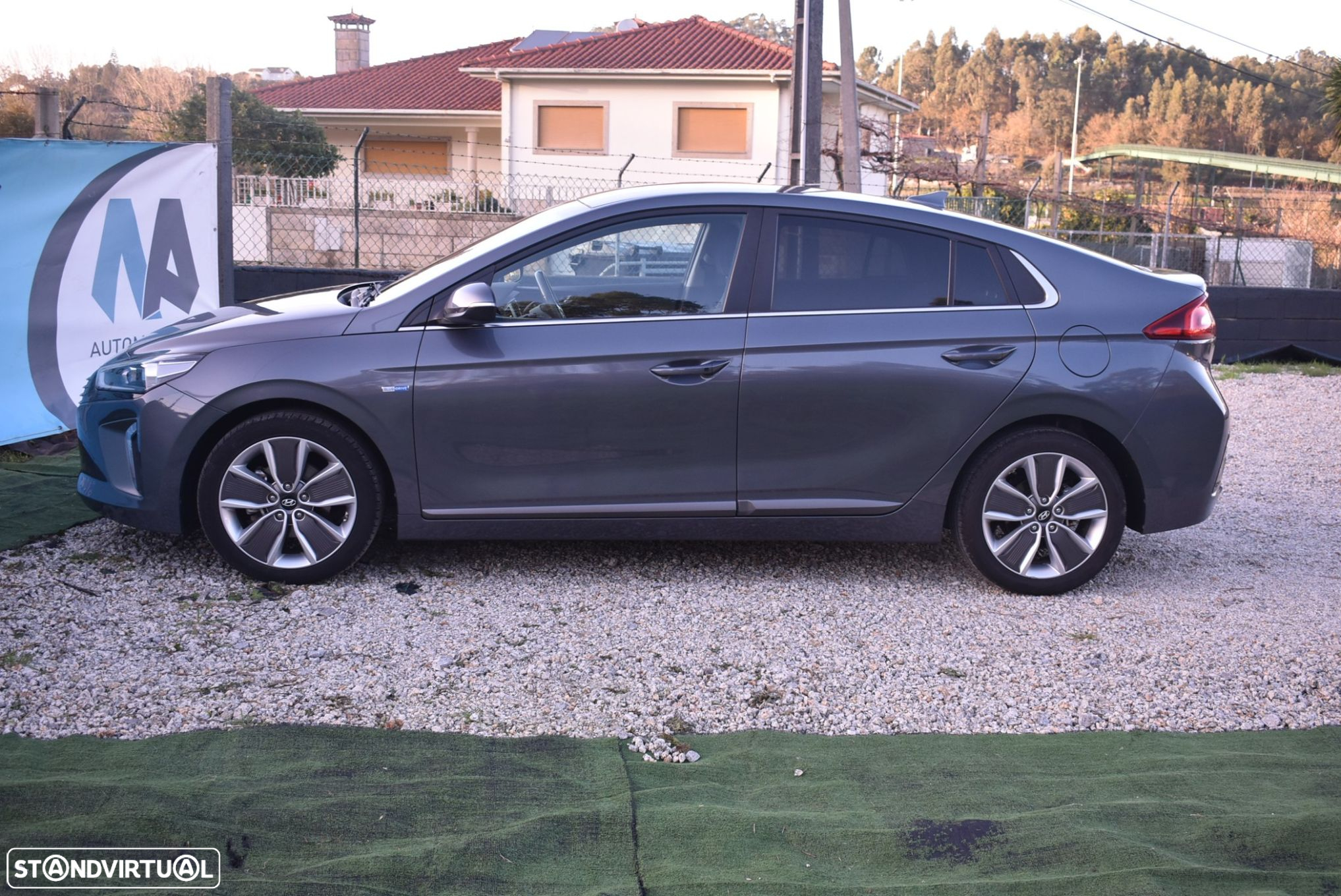 Hyundai Ioniq 1.6 GDI HEV Hybrid Tech - 3