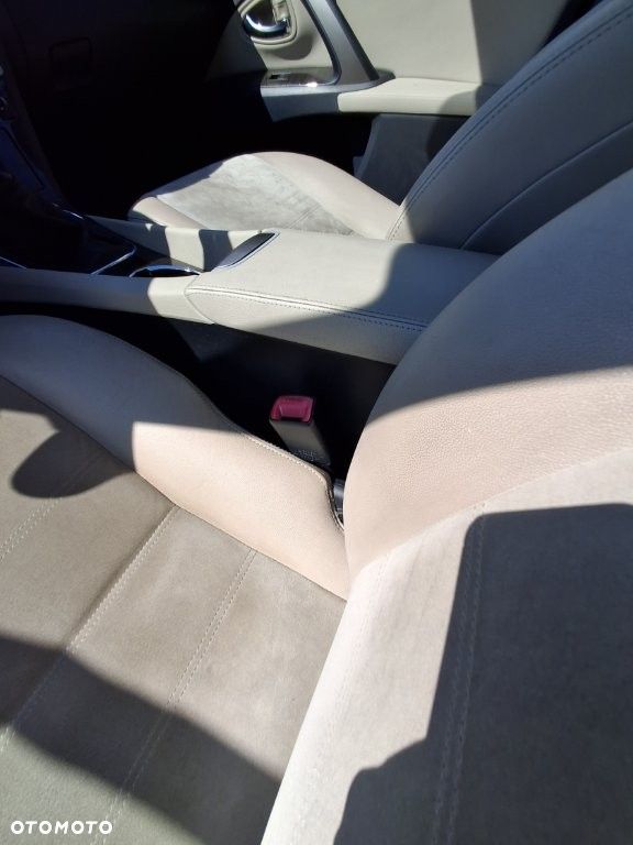 Toyota Avensis 1.8 Premium - 15