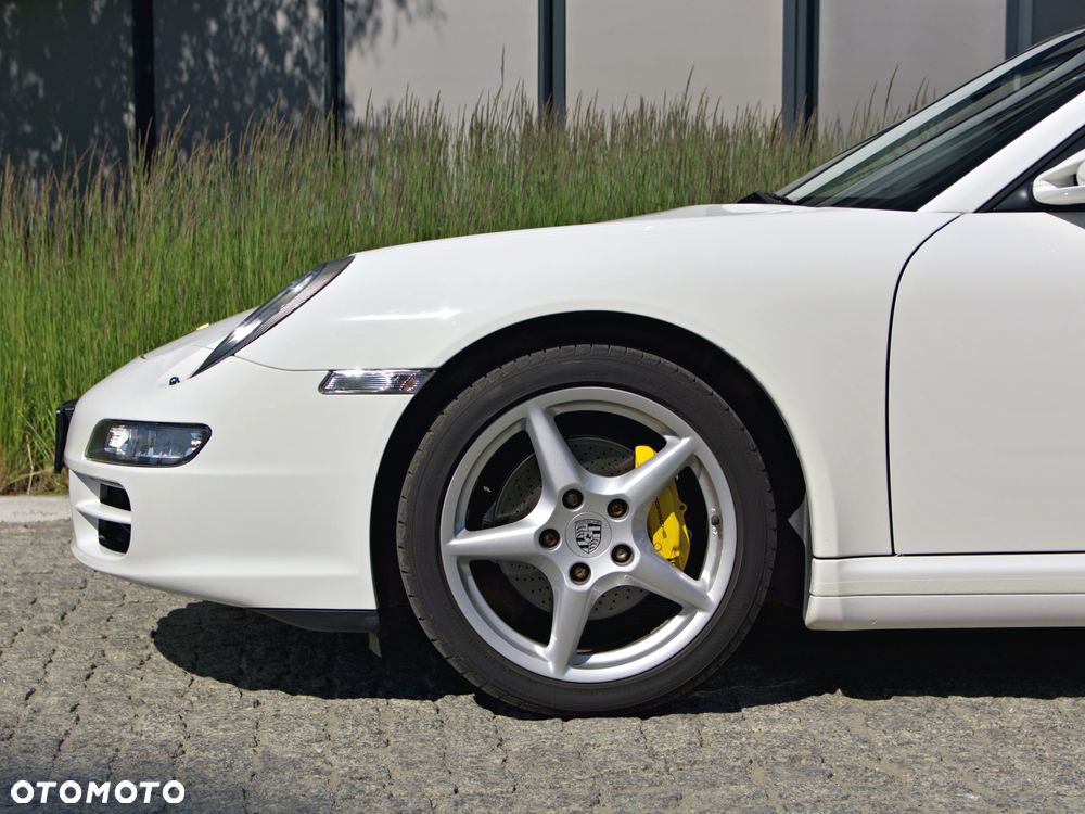 Porsche 911 Carrera 4 Tiptronic S - 12