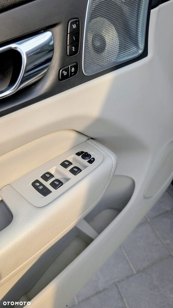 Volvo XC 60 B5 D AWD Inscription - 11