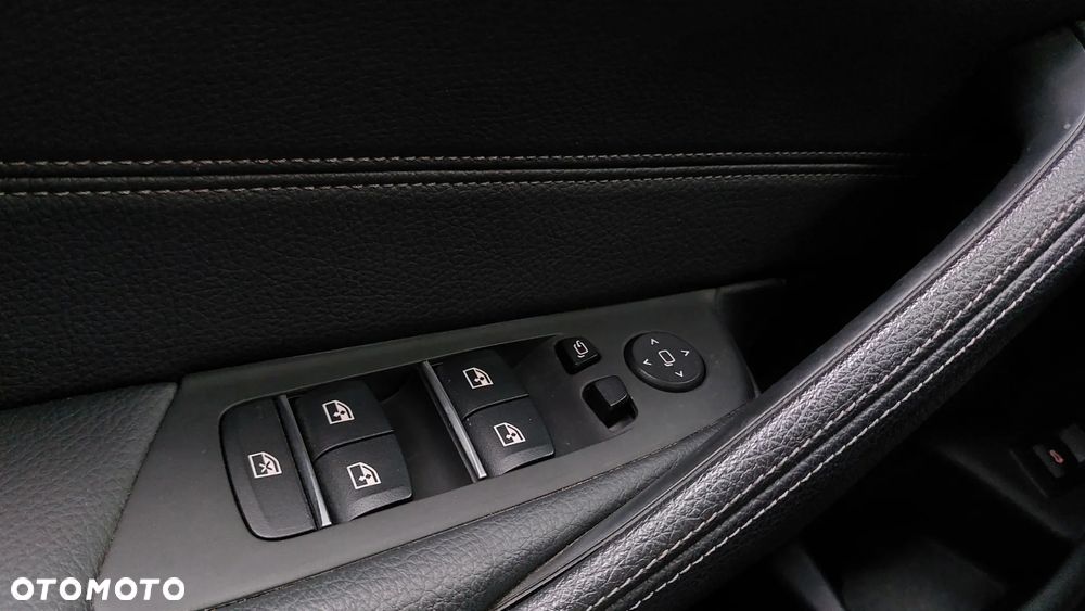 BMW Seria 5 518d M Sport - 30
