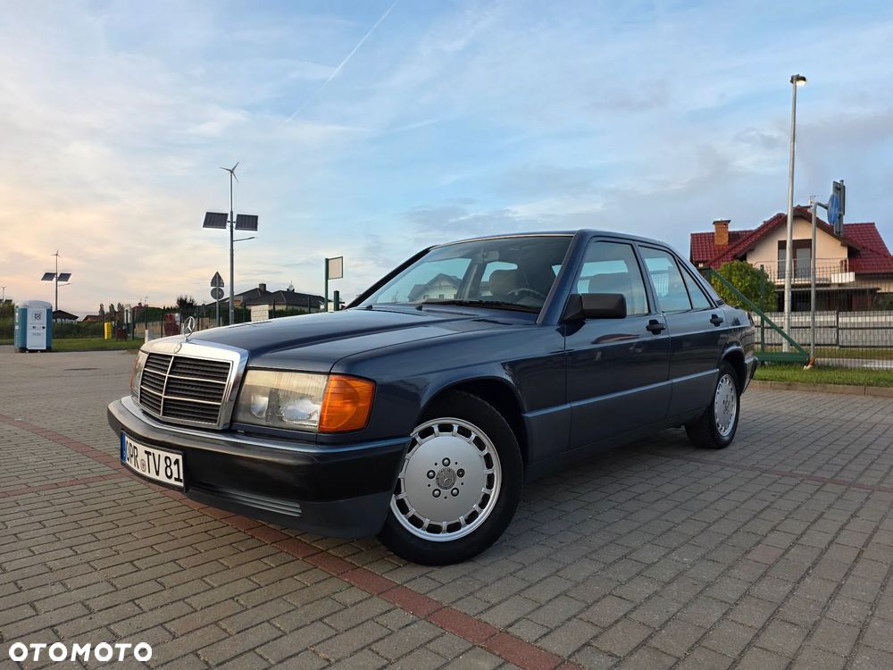 Mercedes-Benz W201 (190) - 4