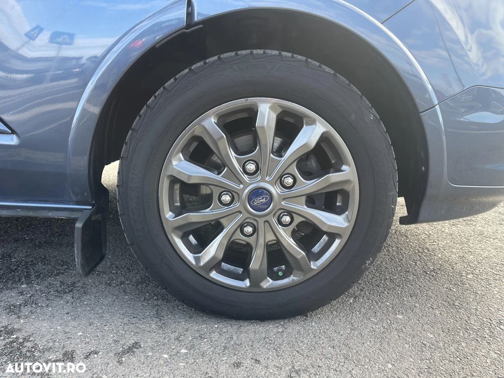 Ford Tourneo Custom - 32