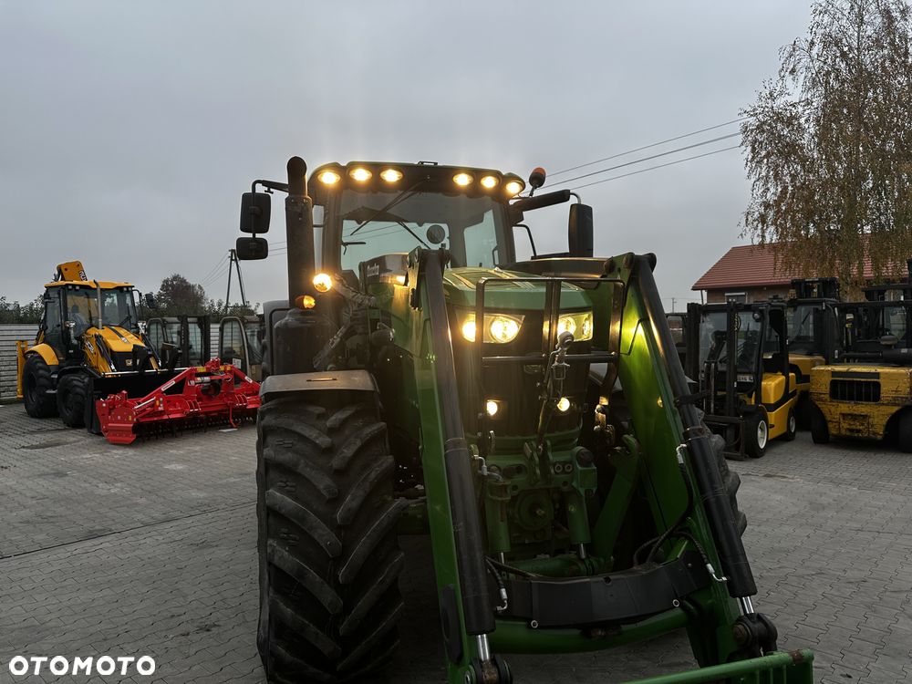 John Deere 6215R - 17