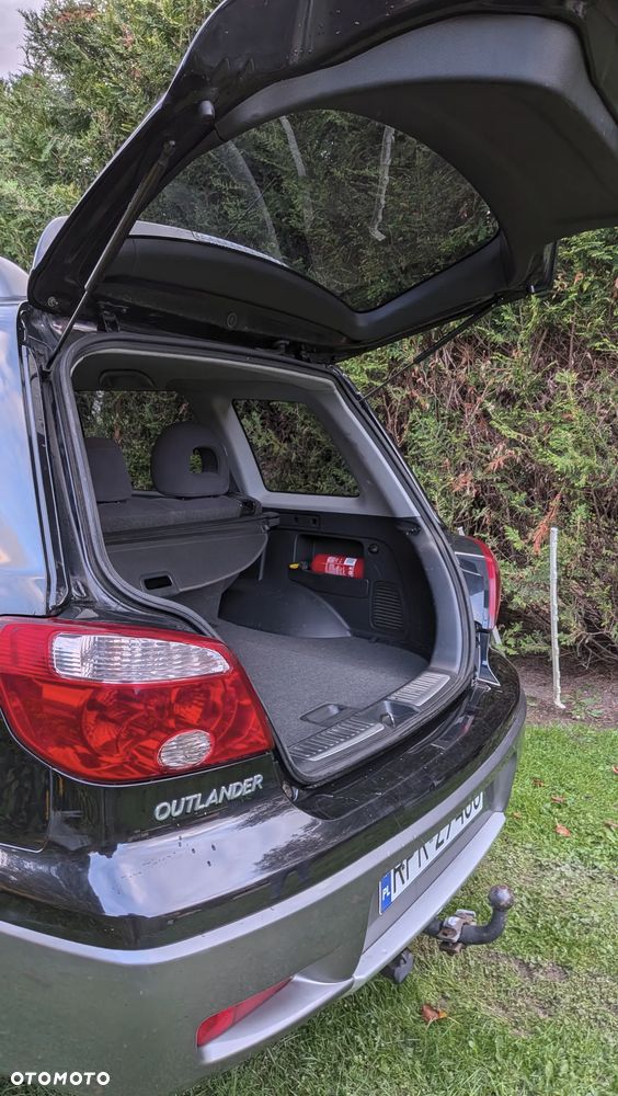 Mitsubishi Outlander 2.0 Intense DAKAR - 5