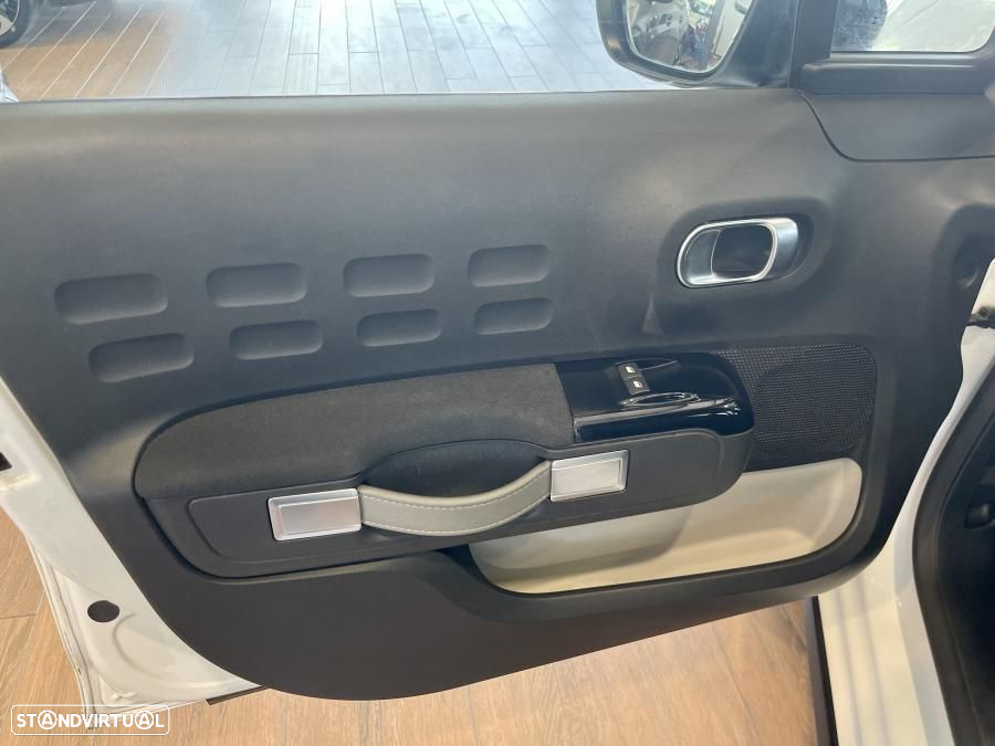 Citroën C3 1.2 PureTech Shine - 21