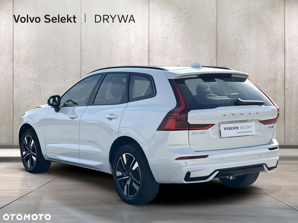 Volvo XC 60 B5 B AWD Plus Dark - 4