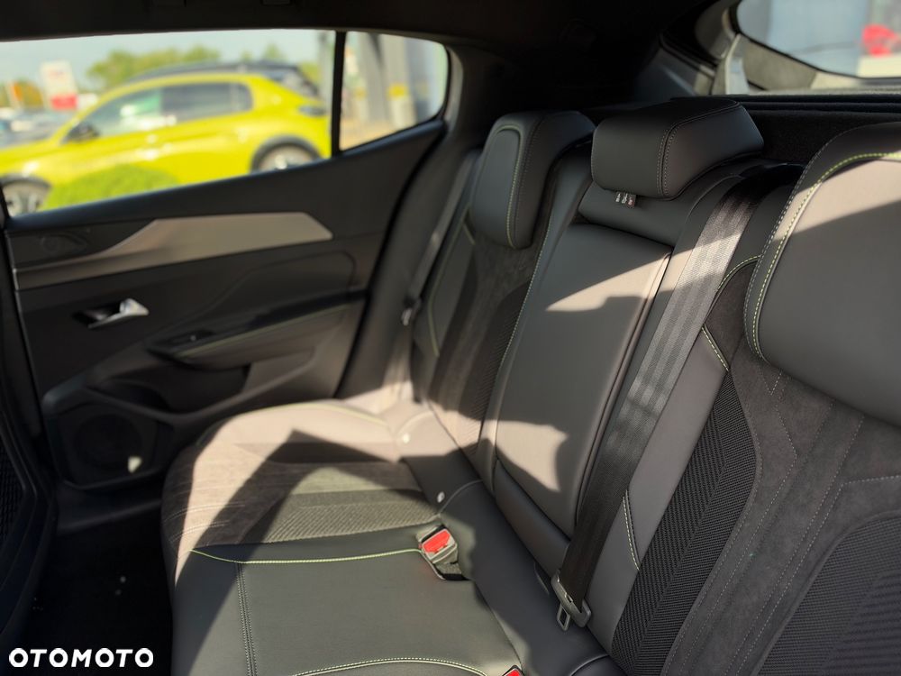 Peugeot 408 - 15