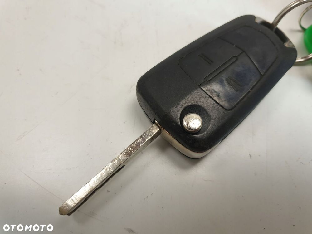 KLUCZYK PILOT OPEL CORSA D 13188285 - 11