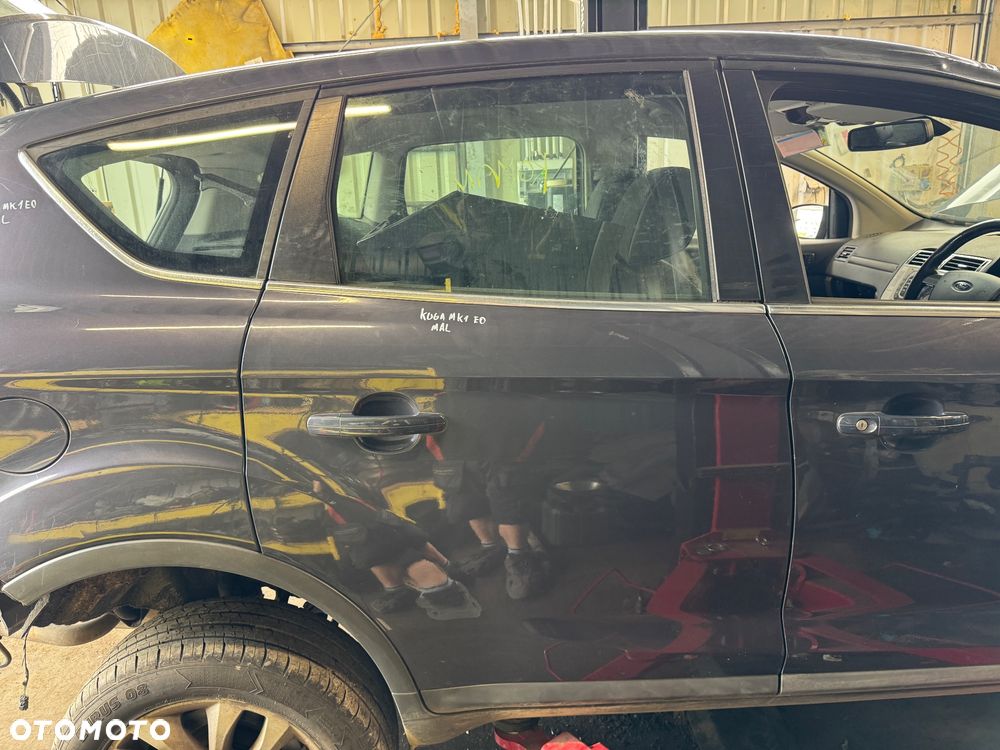 DRZWI PRAWY TYŁ FORD KUGA MK1 KOLOR E0 - 1