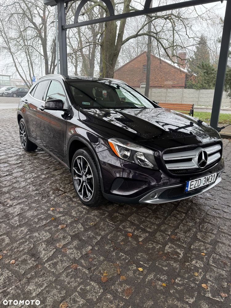 Mercedes-Benz GLA 250 4Matic 7G-DCT - 2