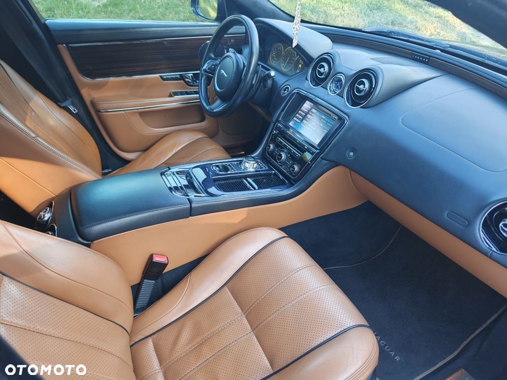 Jaguar XJ - 7