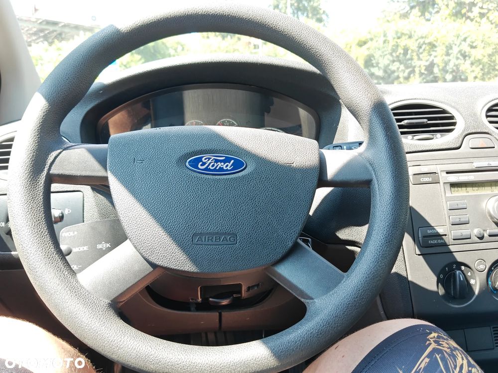 Ford Focus 1.4 Trend + - 19
