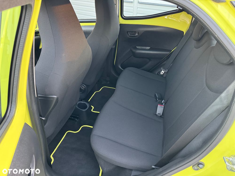 Toyota Aygo x mit x-business Paket - 23