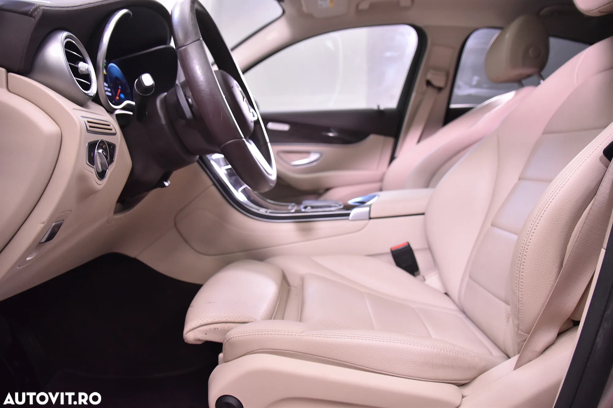Mercedes-Benz GLC Coupe 300 de 4MATIC - 25
