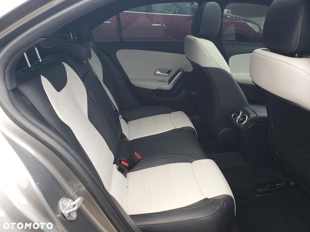 Mercedes-Benz Klasa A 220 4Matic 8G-DCT Special Edition - 9