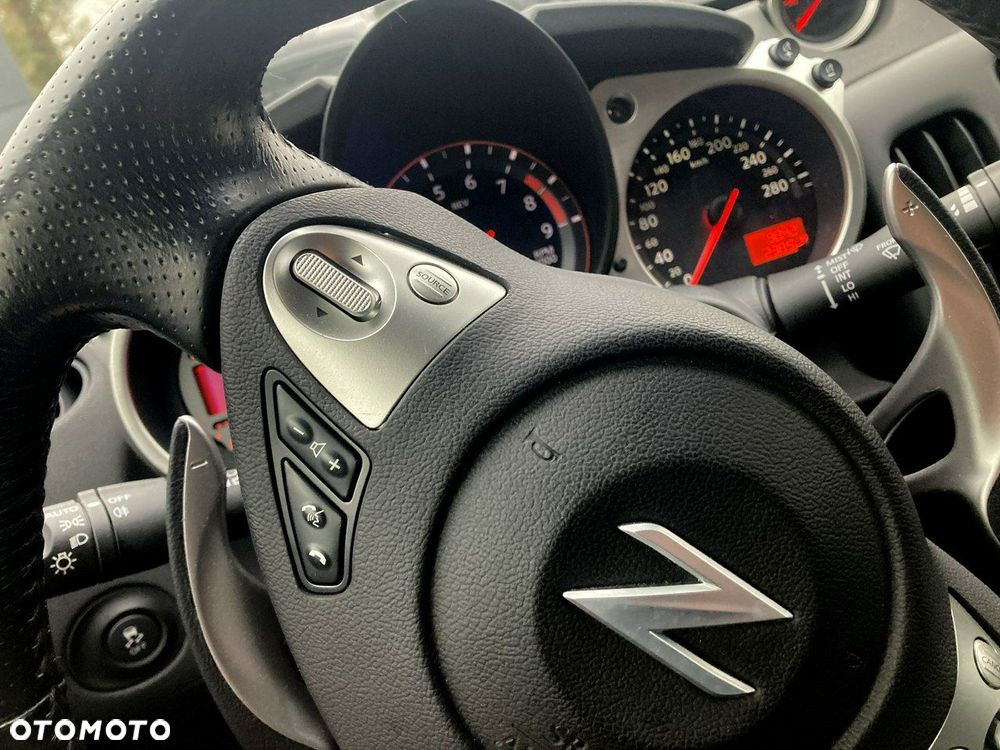Nissan 370 Z - 18