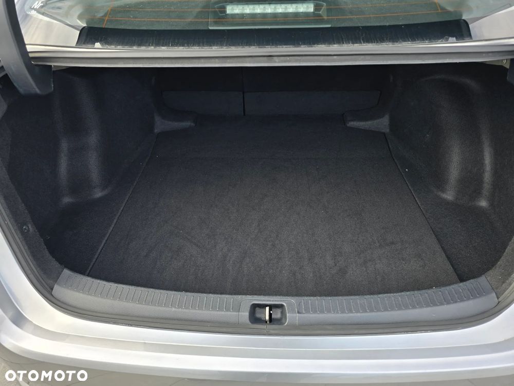 Toyota Corolla 1.8 Hybrid Comfort - 22