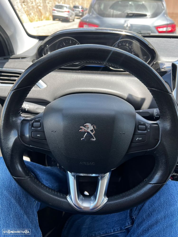 Peugeot 208 - 28