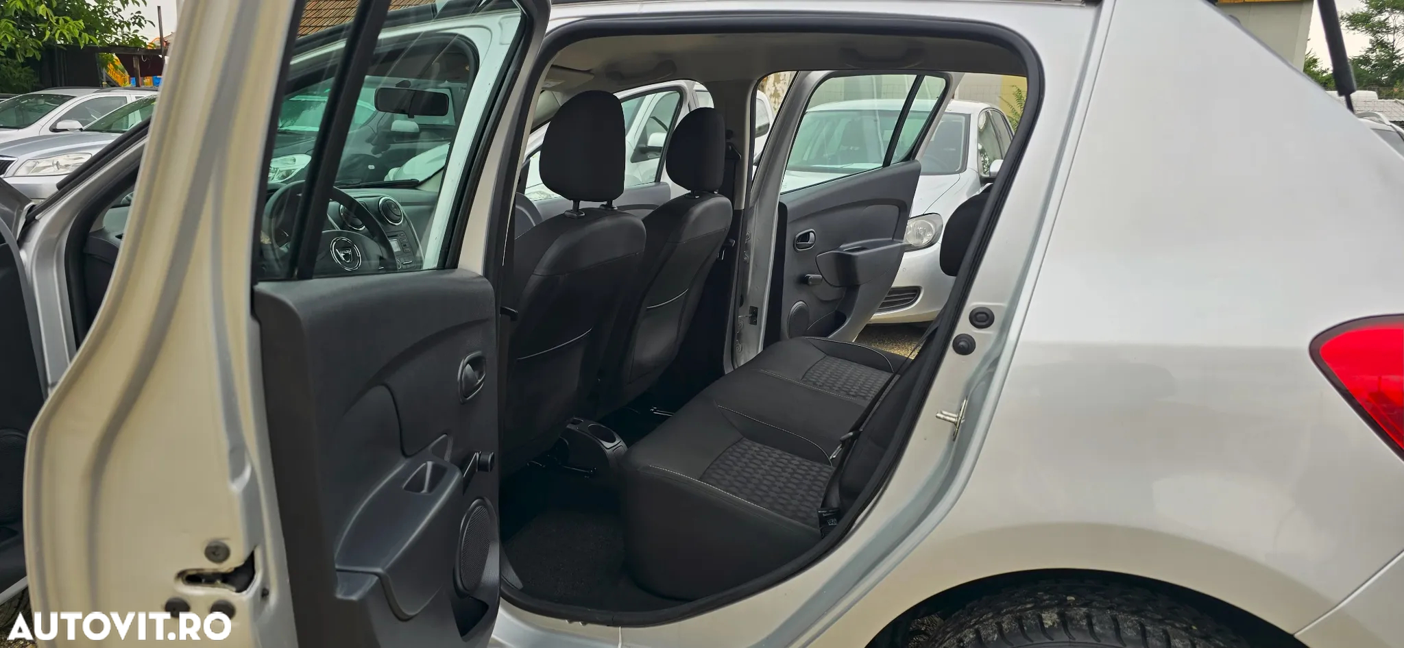 Dacia Sandero 1.2 75CP Laureate - 10