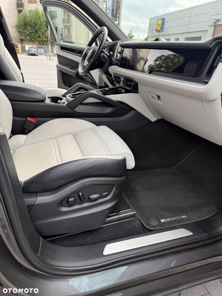 Porsche Cayenne - 12