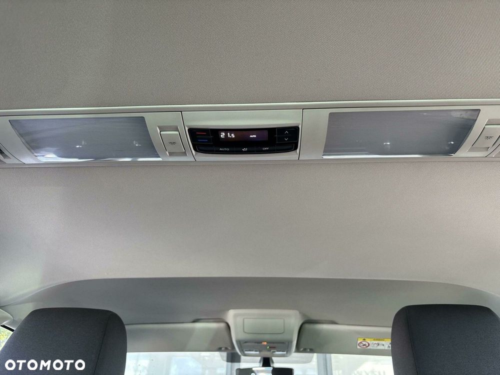 Volkswagen Caravelle - 28