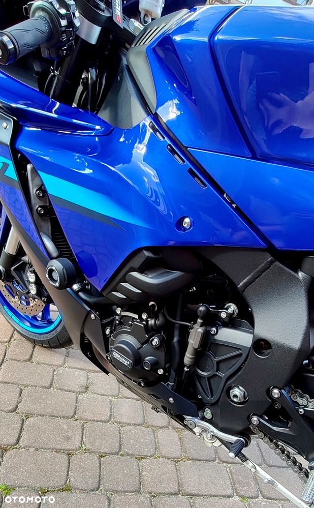 Yamaha R1 - 5