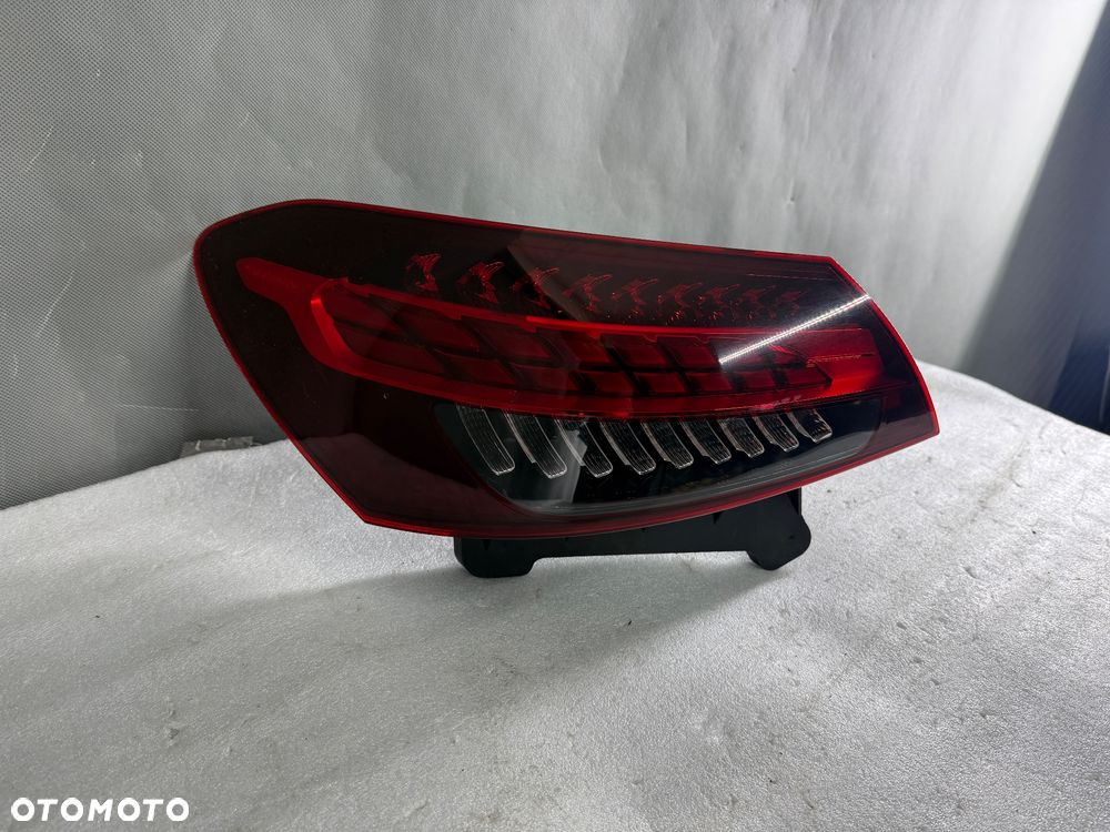 Lampa tylna Tył strona lewa Mercedes-Benz E W213 A213 LIFT SEDAN - 2