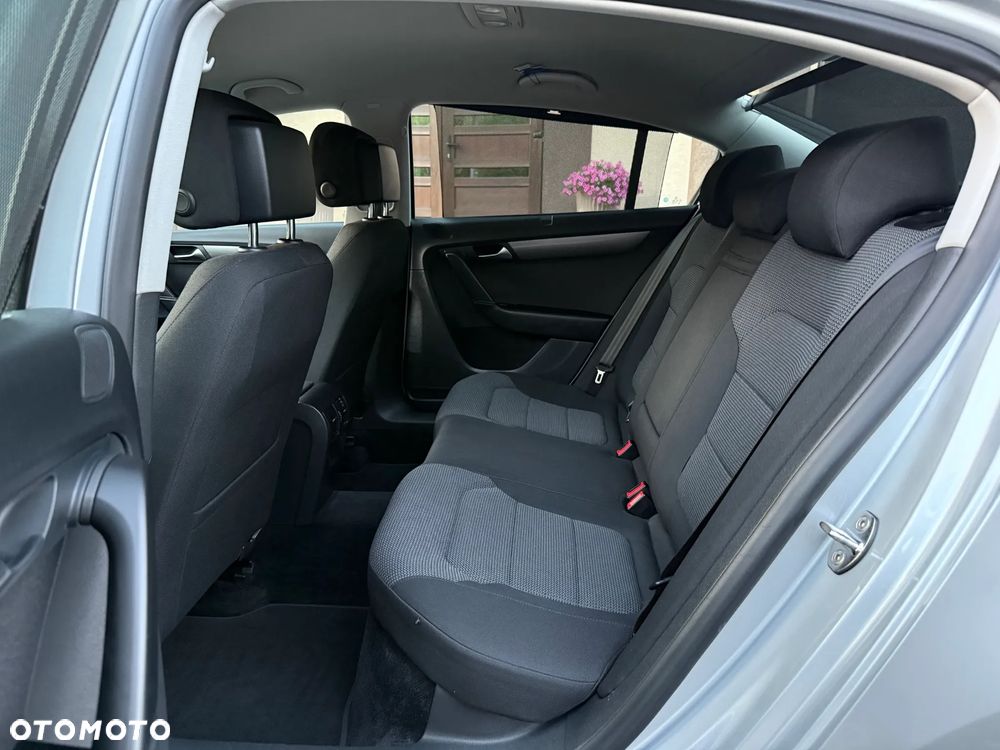 Volkswagen Passat 2.0 TDI Comfortline - 25