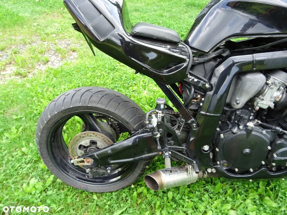 Suzuki GSX-R - 10