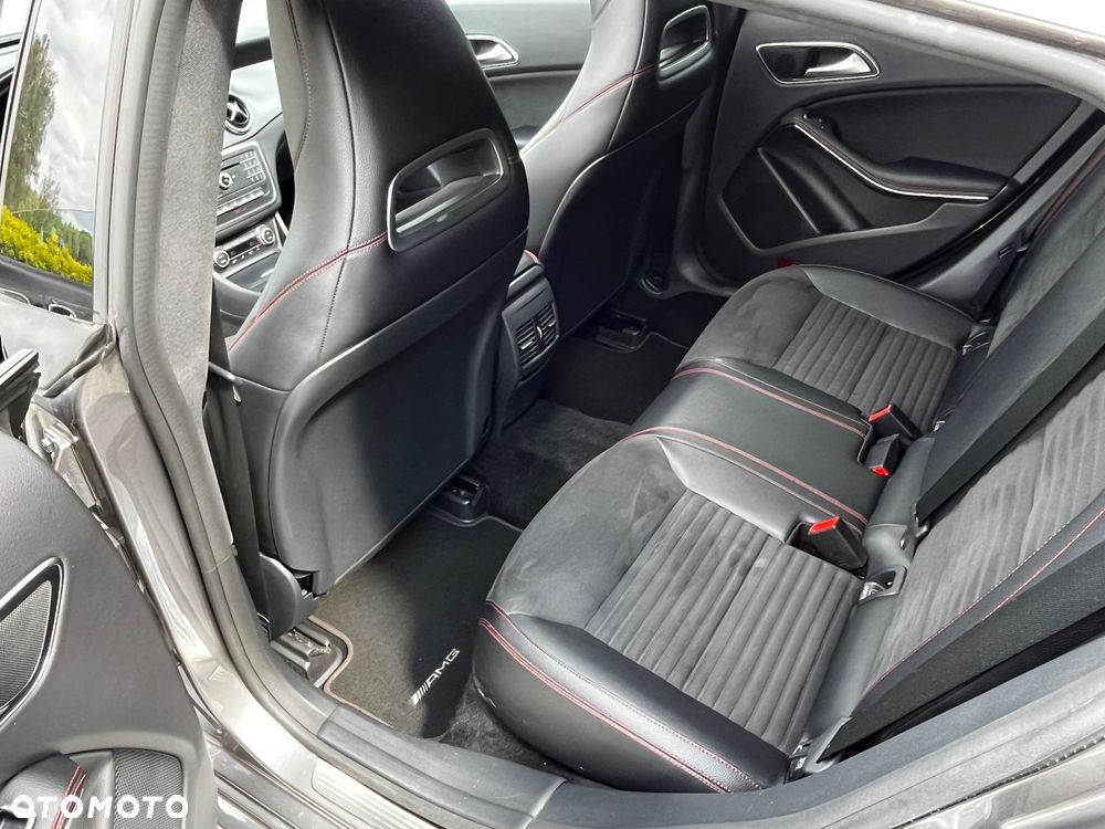 Mercedes-Benz CLA 250 4-Matic AMG Line - 11