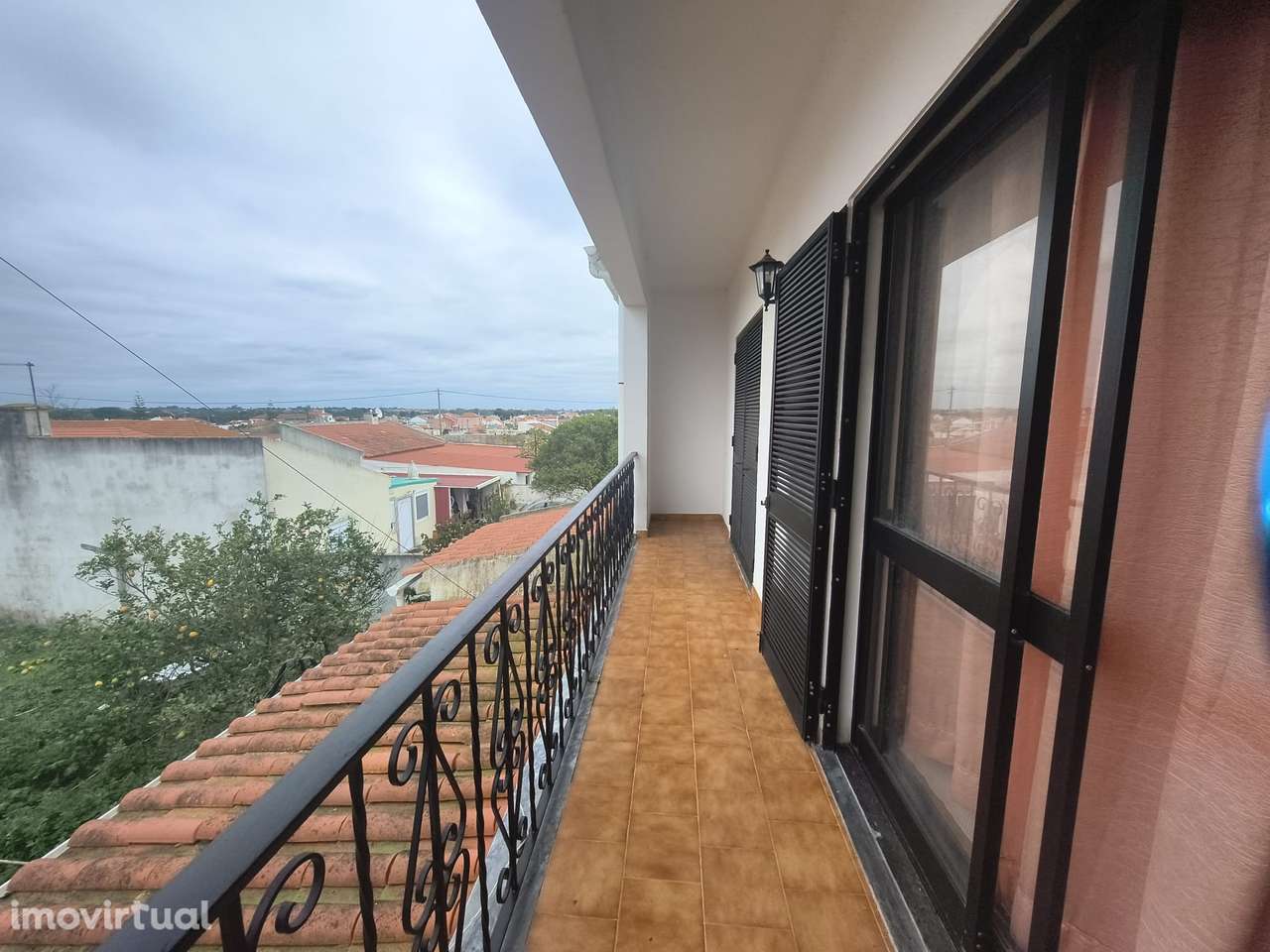 Moradia T10 multifuncional com espaço comercial | Estação a 2 minutos - Grande imagem: 5/48