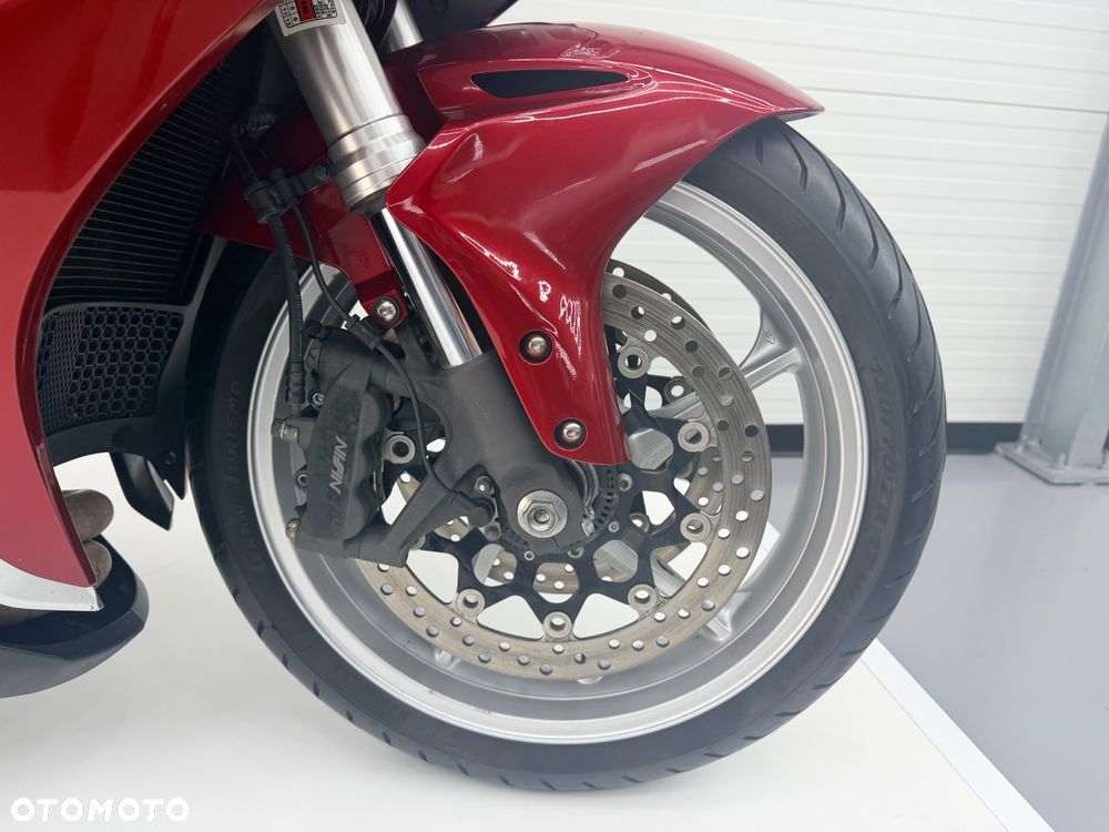 Honda VFR - 8