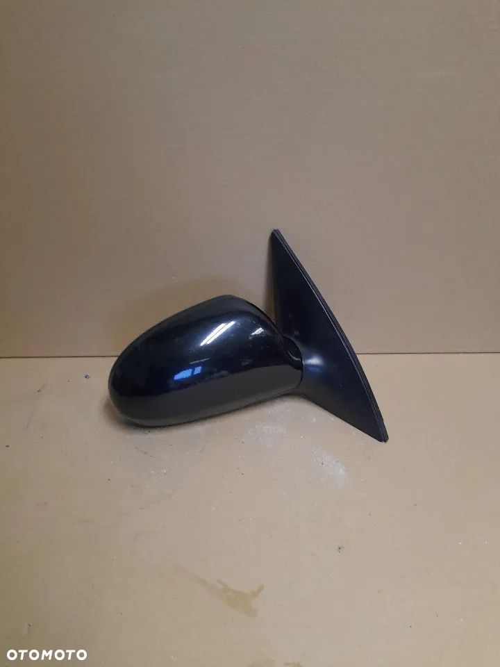 # LUSTERKO PRAWE 5 PIN HYUNDAI I30 CZARNY - 1