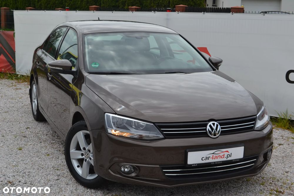 Volkswagen Jetta - 2