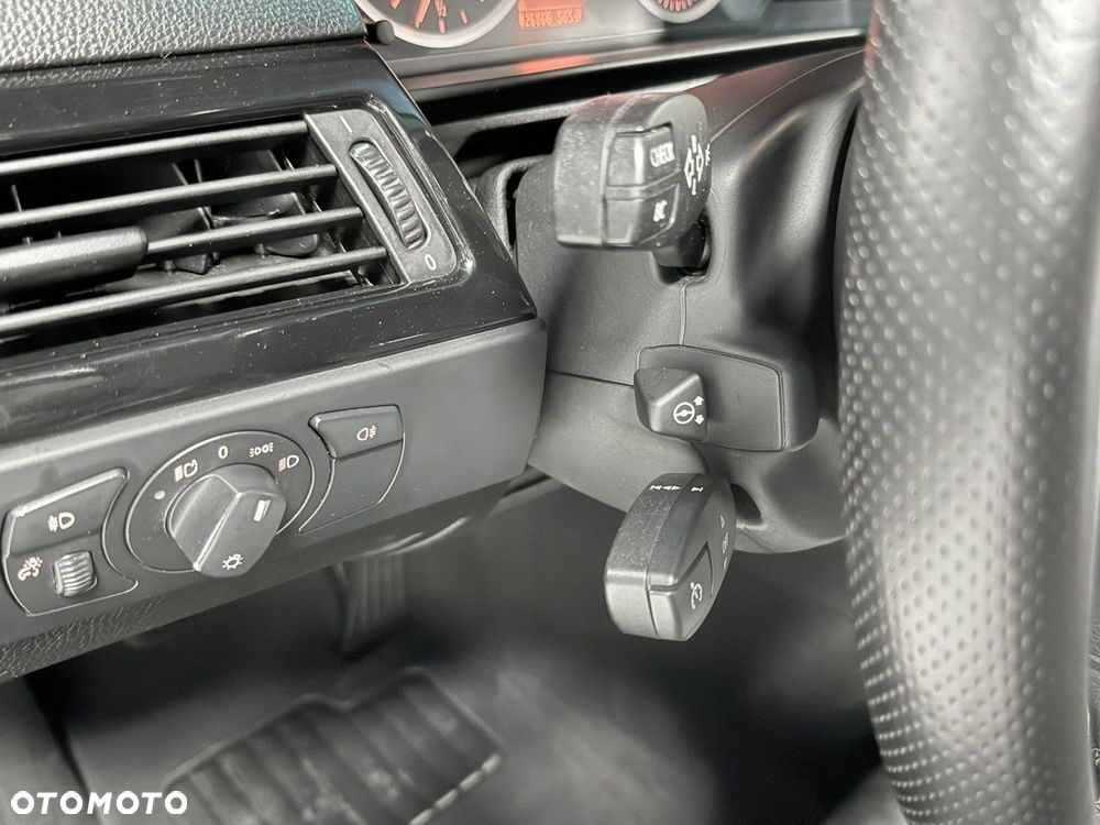 BMW Seria 5 520i - 24