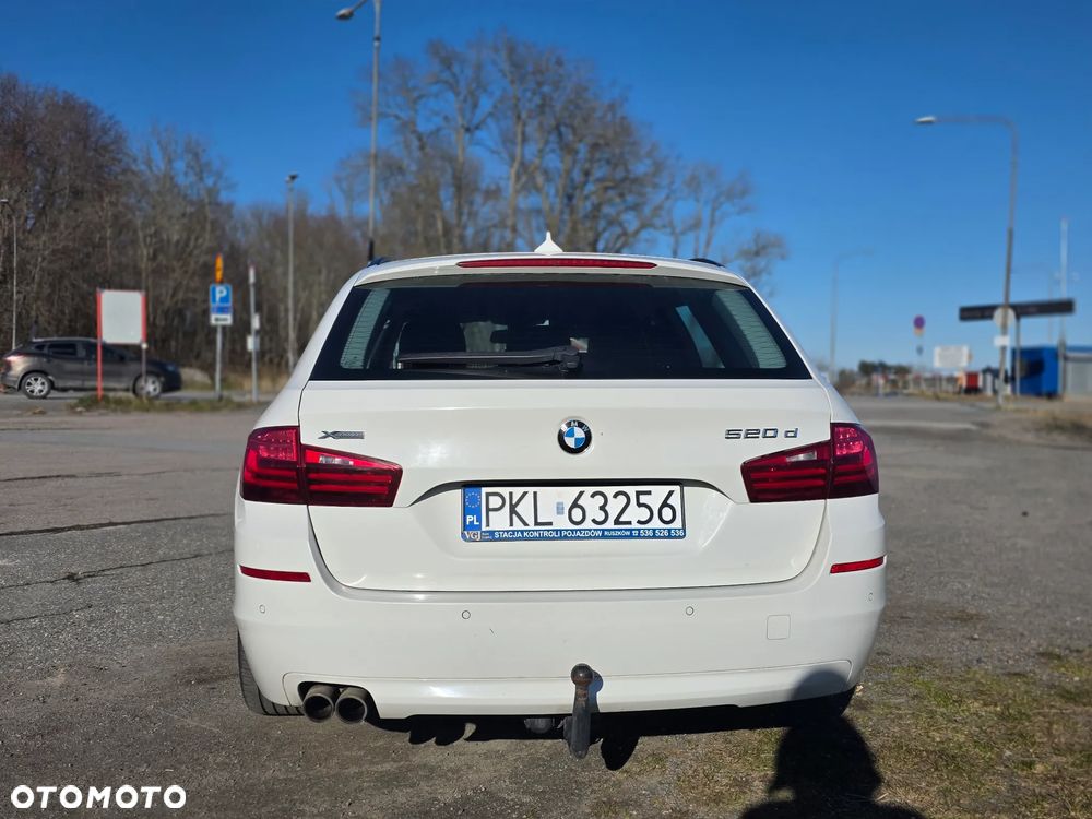 BMW Seria 5 520d xDrive - 10