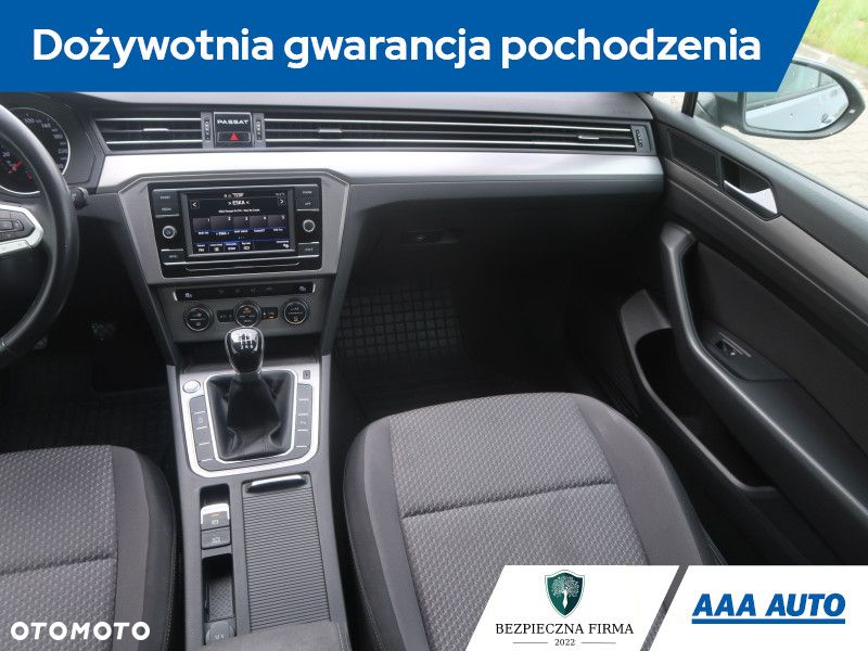 Volkswagen Passat - 9