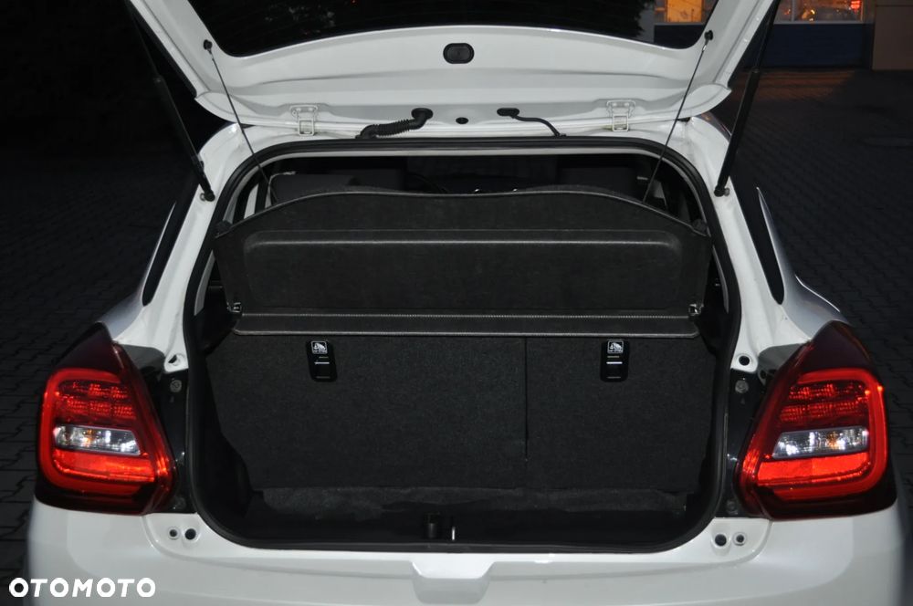 Suzuki Swift 1.2 SHVS Premium Plus - 10